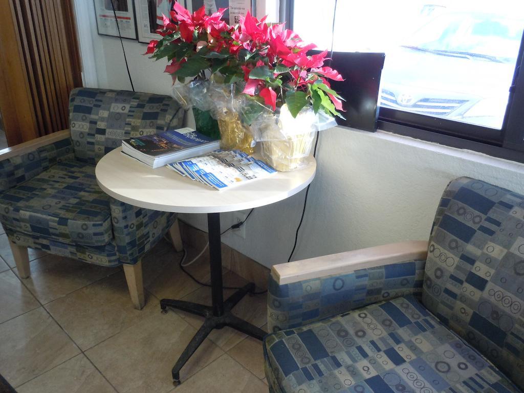 Travelodge By Wyndham Grand Rapids North Уолкер Экстерьер фото