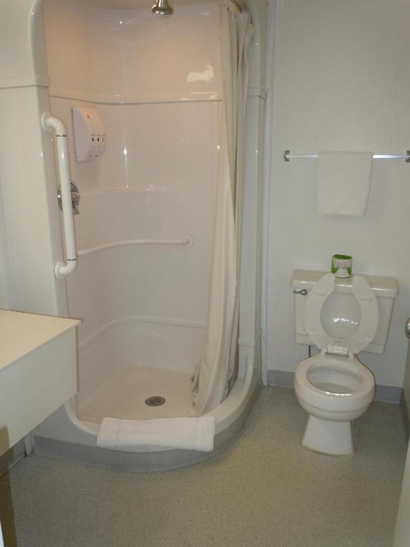 Travelodge By Wyndham Grand Rapids North Уолкер Номер фото